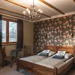 Goralski Dwor Bed & Breakfast 3*